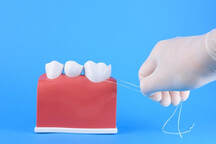 Dentist recommends flossing